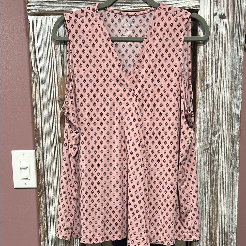 Croft & Barrow Sleeveless Blouse in Pink Diamond Pattern